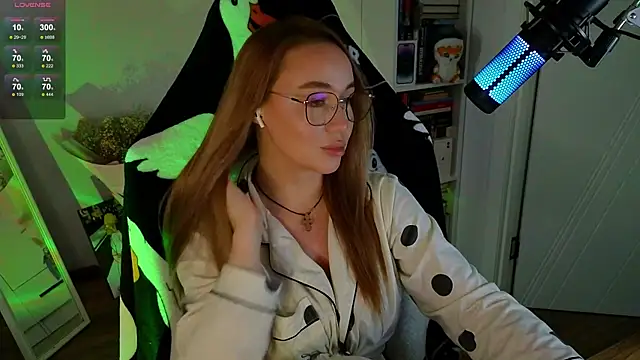 Emili1- online show from October 12, 2025, 11:44 am