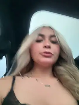 Snapshot of emma_oxford chatting on February 7, 2026, 11:02 pm emma oxford online show from February 7, 2026, 11:02 pm