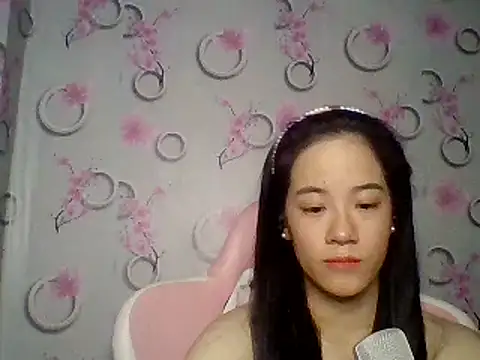 Snapshot of Nana-68 chatting on September 19, 2025, 1:48 pm Nana-68 online show from September 19, 2025, 1:48 pm