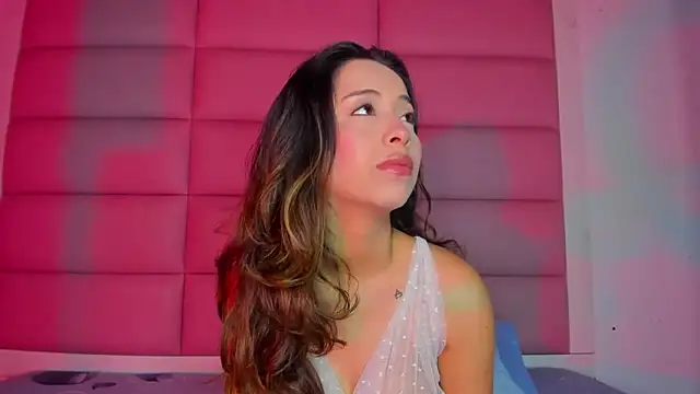 little-Emma online show from December 5, 2025, 3:05 am