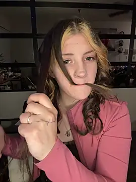 Snapshot of emilysue1 chatting on April 8, 2026, 12:56 am emilysue1 online show from April 8, 2026, 12:56 am