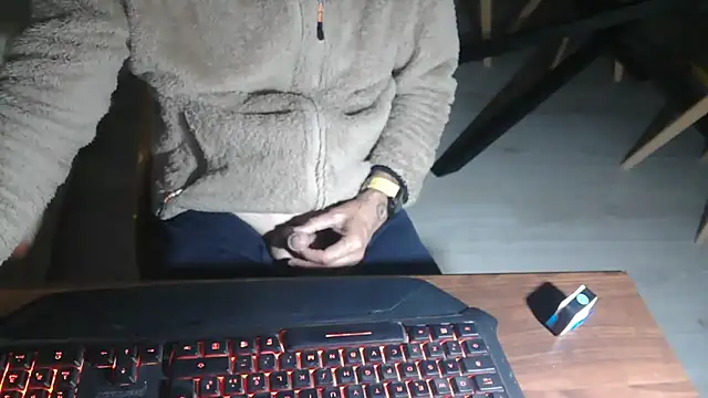 Adri gard online show from April 22, 2026, 8:37 pm