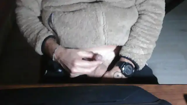 Adri gard online show from December 16, 2025, 8:57 pm