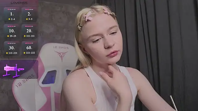 Snapshot of Milia_Parker chatting on May 24, 2026, 11:48 pm Milia Parker online show from May 24, 2026, 11:48 pm
