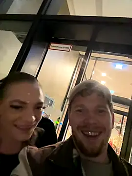 Snapshot of NickyGold_Official chatting on November 23, 2025, 10:09 pm NickyGold Official online show from November 23, 2025, 10:09 pm