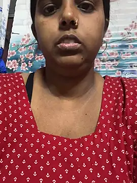 Snapshot of Beauty-queen chatting on February 26, 2025, 3:21 pm Beauty-queen online show from February 26, 2025, 3:21 pm