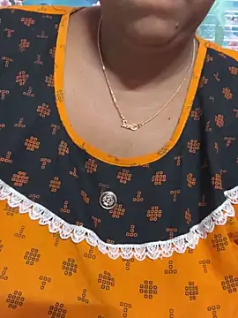 Snapshot of Beauty-queen chatting on March 20, 2025, 12:32 pm Beauty-queen online show from March 20, 2025, 12:32 pm