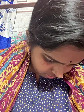 Snapshot of Beauty-queen chatting on March 8, 2025, 2:40 pm Beauty-queen online show from March 8, 2025, 2:40 pm