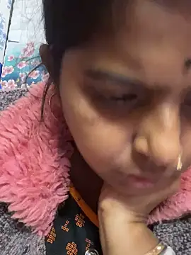 Snapshot of Beauty-queen chatting on February 25, 2025, 4:04 pm Beauty-queen online show from February 25, 2025, 4:04 pm