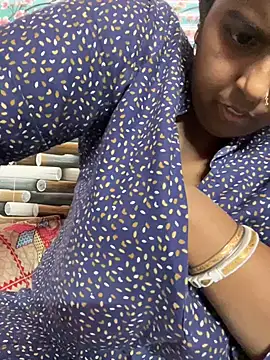 Snapshot of Beauty-queen chatting on March 3, 2025, 11:00 am Beauty-queen online show from March 3, 2025, 11:00 am