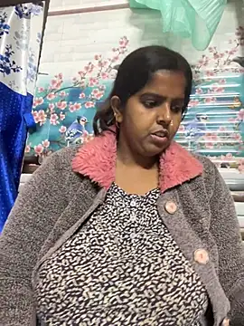 Snapshot of Beauty-queen chatting on February 27, 2025, 1:07 pm Beauty-queen online show from February 27, 2025, 1:07 pm