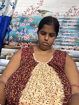 Snapshot of Beauty-queen chatting on September 13, 2025, 10:59 am Beauty-queen online show from September 13, 2025, 10:59 am