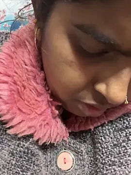 Snapshot of Beauty-queen chatting on February 25, 2025, 1:00 pm Beauty-queen online show from February 25, 2025, 1:00 pm