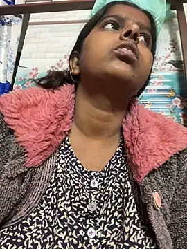 Snapshot of Beauty-queen chatting on February 27, 2025, 5:05 pm Beauty-queen online show from February 27, 2025, 5:05 pm