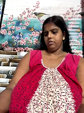 Snapshot of Beauty-queen chatting on September 18, 2025, 10:40 am Beauty-queen online show from September 18, 2025, 10:40 am