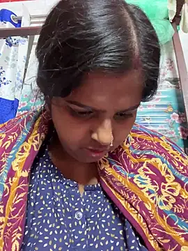 Snapshot of Beauty-queen chatting on March 8, 2025, 9:06 am Beauty-queen online show from March 8, 2025, 9:06 am