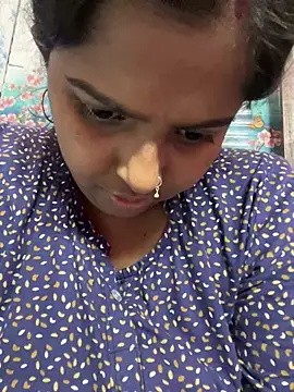 Snapshot of Beauty-queen chatting on March 10, 2025, 8:28 am Beauty-queen online show from March 10, 2025, 8:28 am