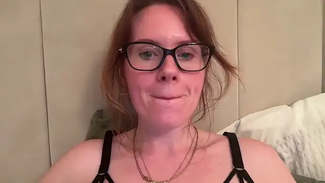 Snapshot of redheadrosie69 chatting on October 16, 2025, 6:16 pm redheadrosie69 online show from October 16, 2025, 6:16 pm