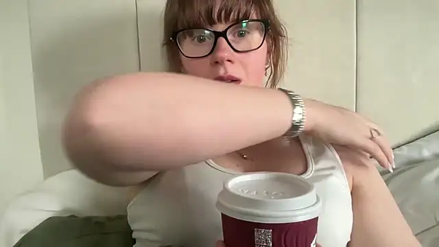 Snapshot of redheadrosie69 chatting on April 4, 2026, 10:22 am redheadrosie69 online show from April 4, 2026, 10:22 am