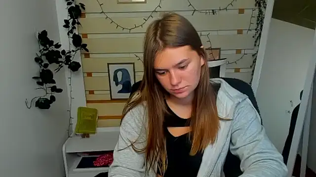 Josephine Kiss online show from July 10, 2026, 3:23 pm