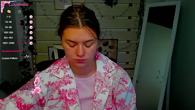 Josephine Kiss online show from July 29, 2026, 6:01 am