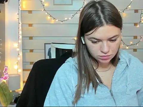 Josephine Kiss online show from November 29, 2025, 1:33 pm