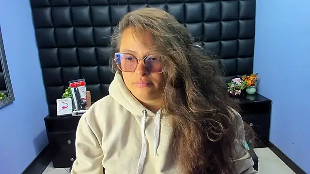 SaraThomso online show from January 9, 2026, 2:35 pm