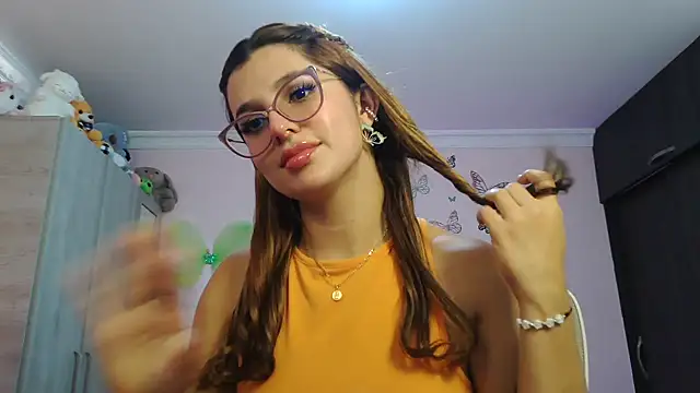 caroline jonson online show from October 24, 2025, 3:33 pm