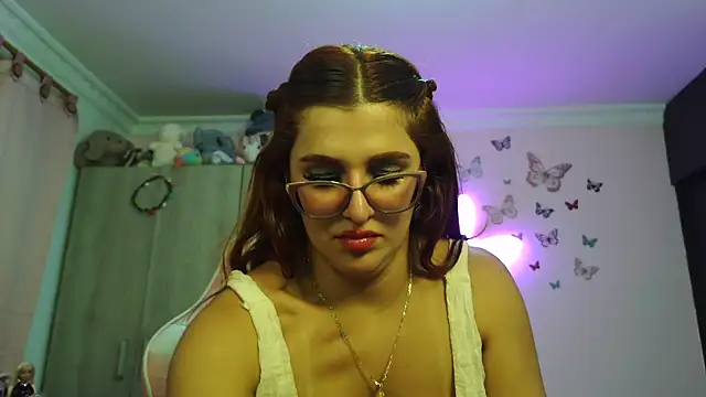 caroline jonson online show from April 1, 2026, 10:39 pm