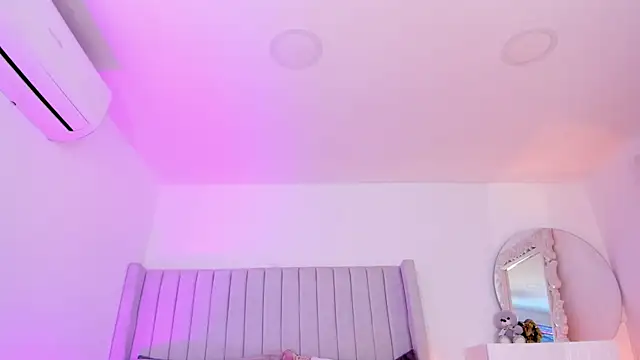 Shelynna azzul online show from February 24, 2026, 8:21 pm