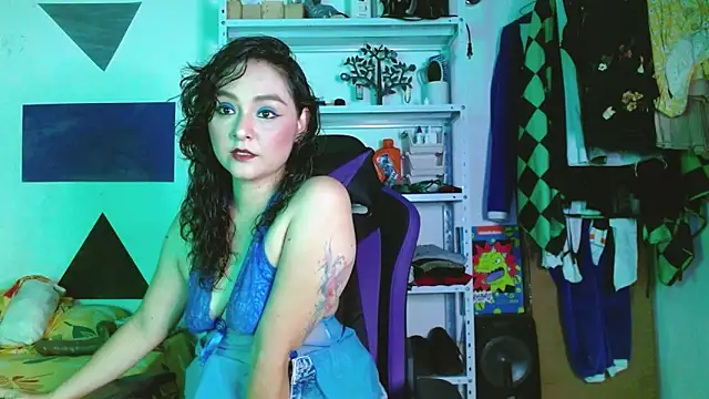 Kaory 32 online show from April 15, 2026, 7:18 pm