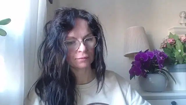 HelenLuxx online show from October 30, 2025, 7:39 am