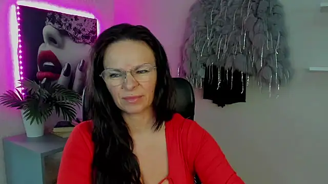 HelenLuxx online show from March 21, 2025, 1:34 pm