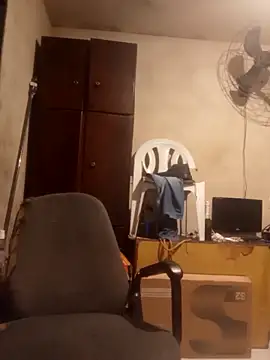 Claudiop2061 online show from September 28, 2025, 5:42 pm