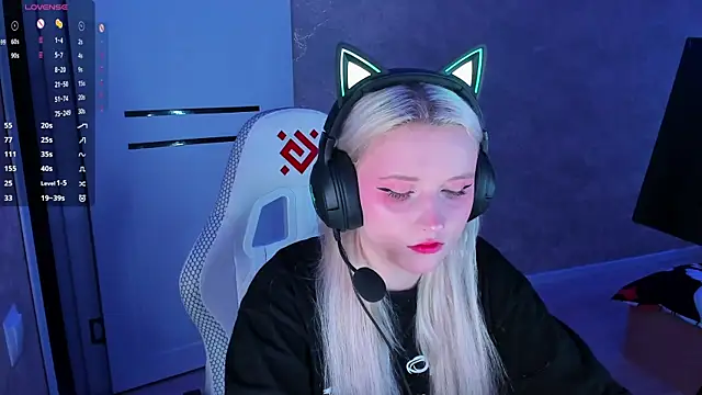 Snapshot of SweeteRose_Royce chatting on January 26, 2025, 2:52 pm SweeteRose Royce online show from January 26, 2025, 2:52 pm