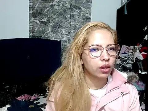 THEBOSSLARA online show from November 10, 2025, 8:25 pm