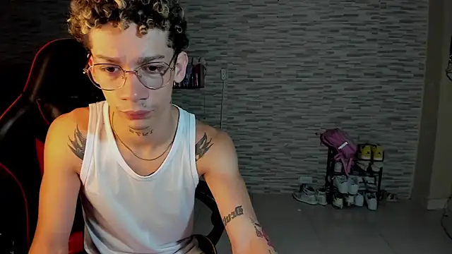 mateodeamjo online show from October 8, 2025, 7:54 am