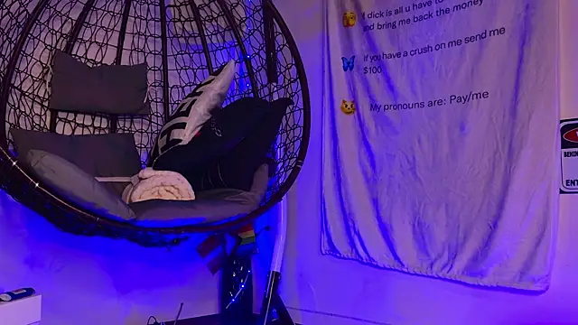 AriaVoss online show from April 4, 2026, 8:37 pm