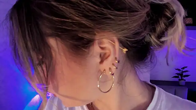 Snapshot of SamantaBone chatting on January 21, 2025, 12:36 am SamantaBone online show from January 21, 2025, 12:36 am