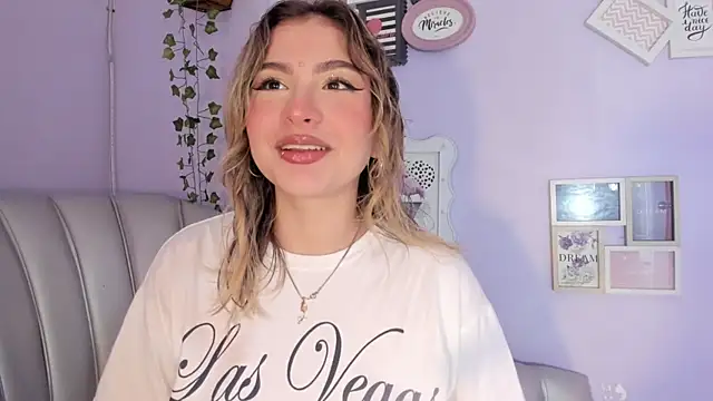 Snapshot of SamantaBone chatting on March 3, 2025, 12:56 am SamantaBone online show from March 3, 2025, 12:56 am