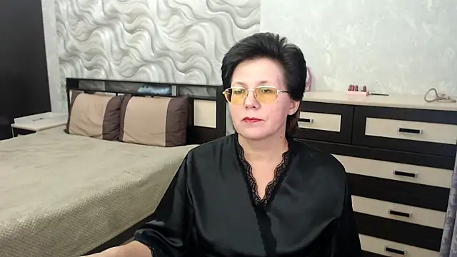 VitaCharm online show from February 16, 2025, 8:33 pm