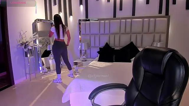 AllyJensen online show from November 3, 2025, 10:30 am