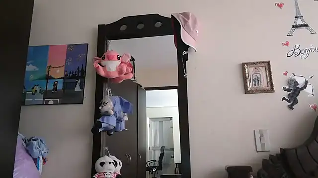 Snapshot of trianabell chatting on February 17, 2026, 5:21 pm trianabell online show from February 17, 2026, 5:21 pm