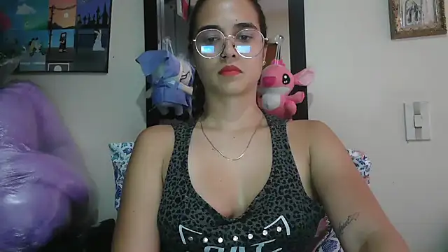 trianabell online show from April 15, 2026, 7:58 pm