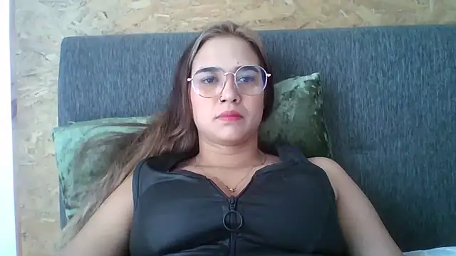 Snapshot of trianabell chatting on December 3, 2025, 2:16 pm trianabell online show from December 3, 2025, 2:16 pm