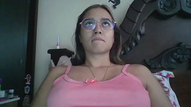 trianabell online show from October 25, 2025, 3:23 pm