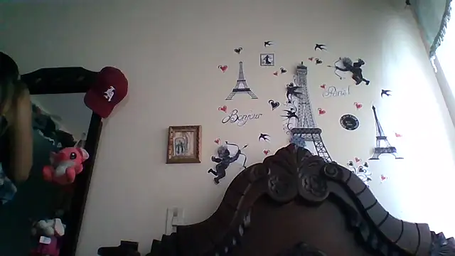 trianabell online show from November 24, 2025, 5:35 pm