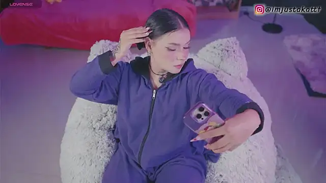 sensualkattt online show from November 6, 2025, 1:26 pm