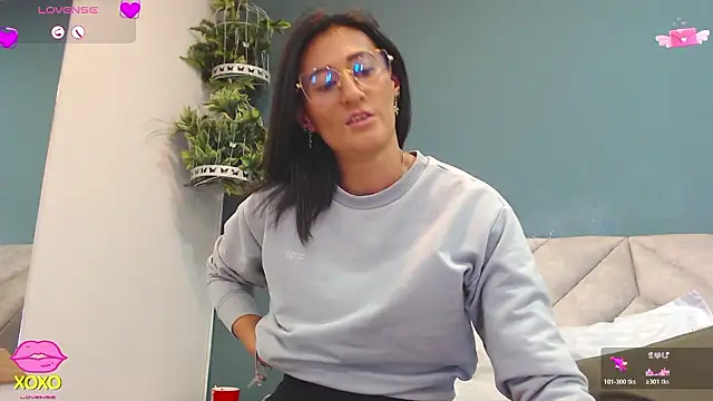 Snapshot of SharisWillian chatting on March 6, 2026, 4:18 am SharisWillian online show from March 6, 2026, 4:18 am