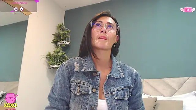 Snapshot of SharisWillian chatting on April 2, 2026, 4:08 am SharisWillian online show from April 2, 2026, 4:08 am